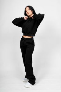 Γυναικείο Free Style Set Μαύρο - Αποτελείτε από Crop με Κουκούλα και Ίσιο Παντελόνι