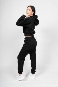 Γυναικείο Free Style Set Μαύρο - Crop με Κουκούλα και Παντελόνι με Λάστιχο στο Τελείωμα του Ποδιού